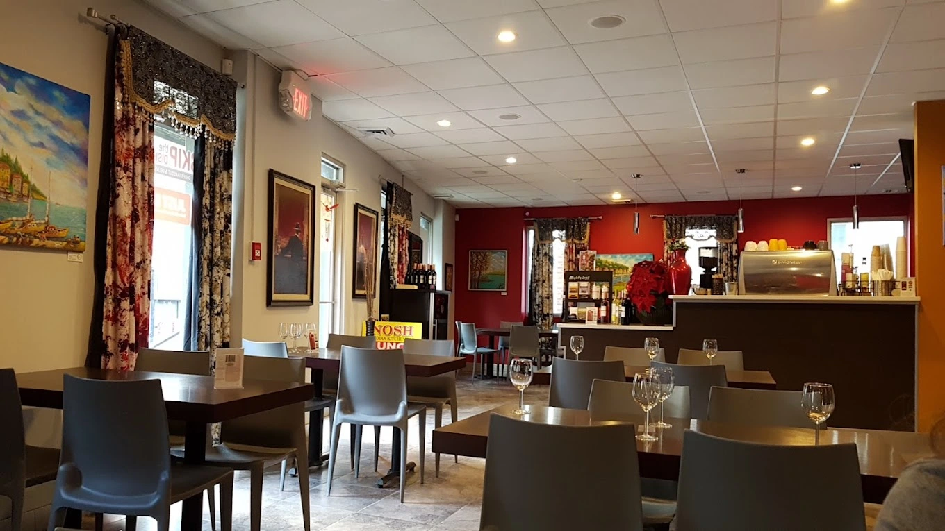 Nosh Cafe 124 Street Location - Indian Restaurant in Oliver Edmonton